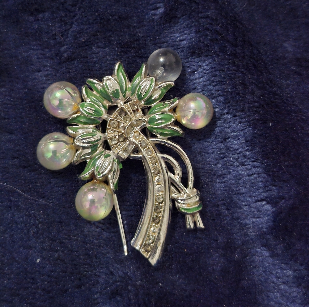 Chic Silver and Green Pearl Brooch